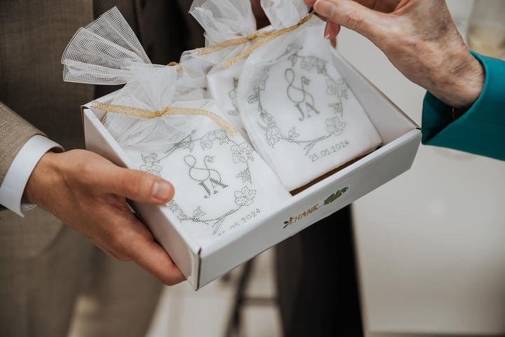 Gepersonaliseerd zakdoekje met huwelijkslogo