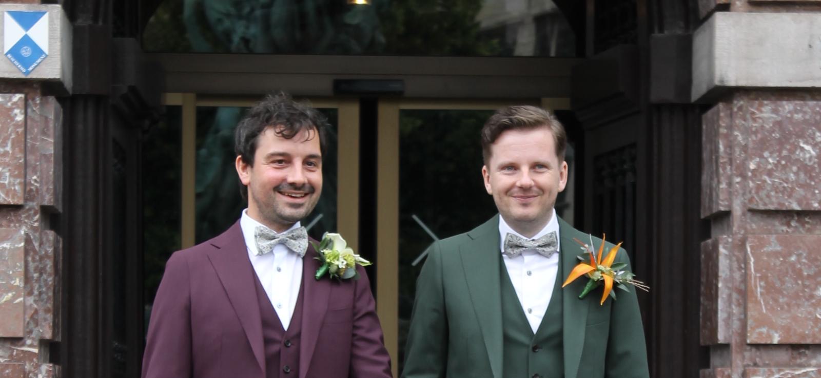 Gilles & David - Gebloemde strikjes en pochetten als perfect match