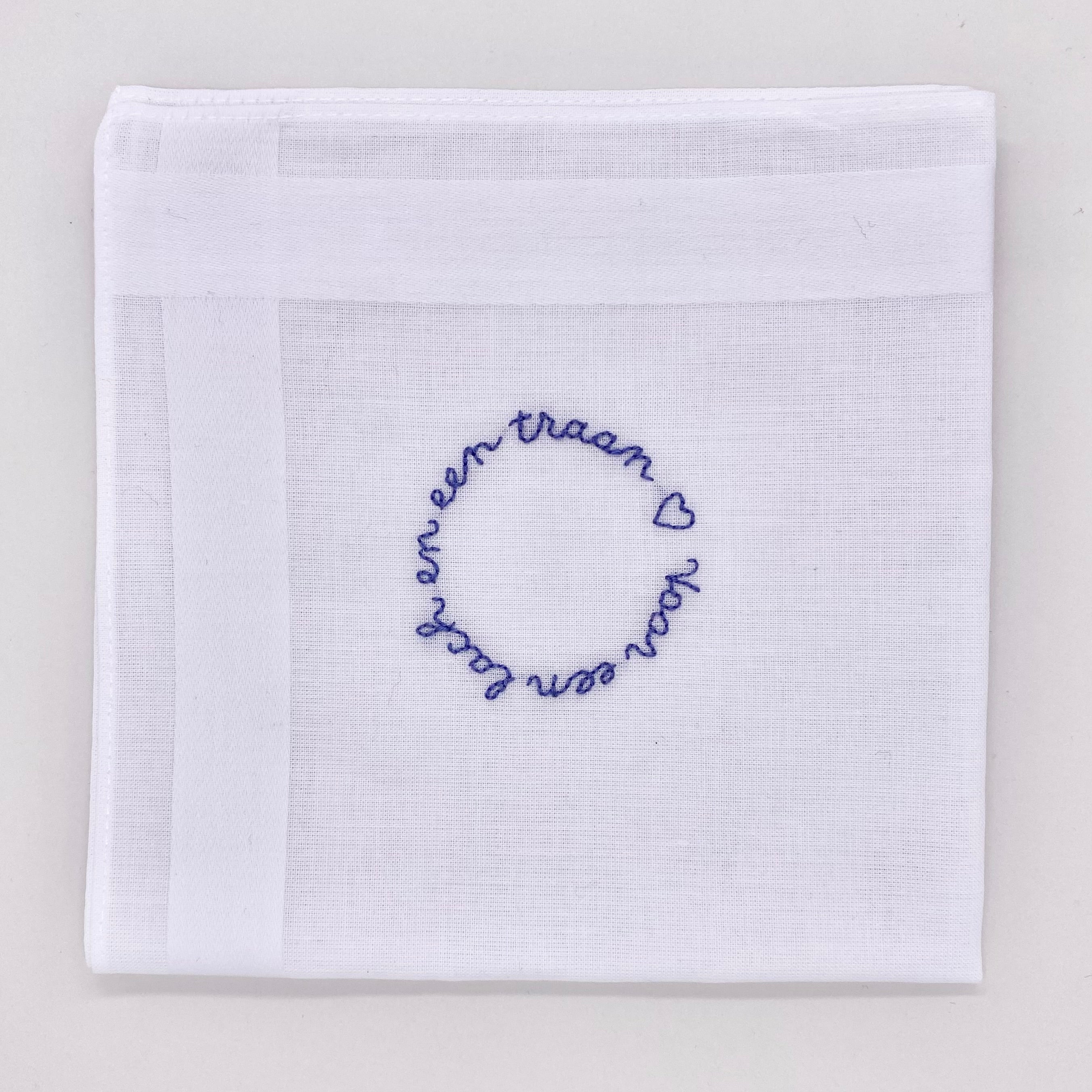 Geborduurde zakdoek 'Voor een lach en een traan'